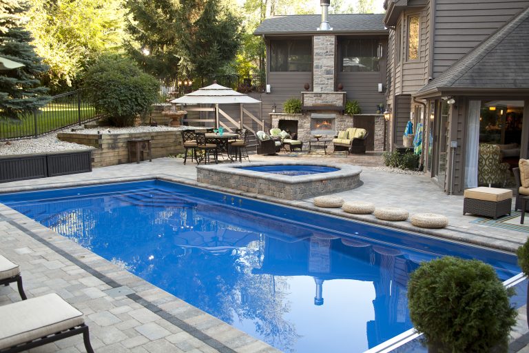 Escape Plunge Fiberglass Pool